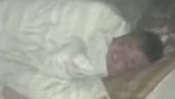 Mutfağı yanarken uyumaya devam eden adam