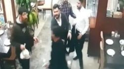 Esenyurt'ta kız arkadaşının eski sevgilisini darbetti
