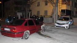 Karaman'da polis aracına otomobil çarptı