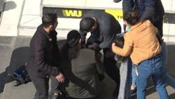 Diyarbakır'da iki kadın birbirini dövdü