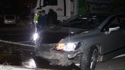 Uşak'ta alkollü sürücü tıra çarptı