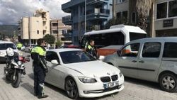Muğla'da 14 yaşındaki çocuk polis aracına çarptı