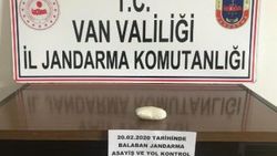 Kadın yolcunun iç çamaşarından uyuşturucu çıktı