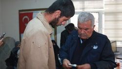 Adıyaman'da dilencinin üzerinden veresiye defteri çıktı