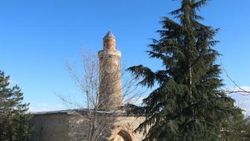 Deprem eski yapıları yıkamadı