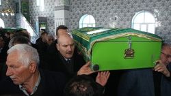 Depremde hayatını kaybedenler için cenaze töreni