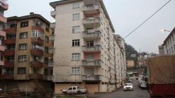 Rize'de yan yatan binalar vatandaşları korkutuyor