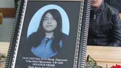 Depremde ölen Sena Nur'un masası çicekler ile donatıldı