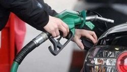 Benzinin litre fiyatına 10 kuruş indirim