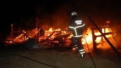 Tekirdağ'da çöpleri yakmak için yakılan ateş eve sıçradı