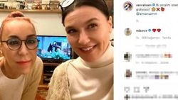 Şevval Sam ile Leman Sam'dan selfie