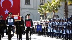 Hikmet Köksal askeri törenle son yolculuğuna uğurlandı