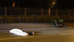 İzmir'de refüje çarpan motosikletli genç öldü