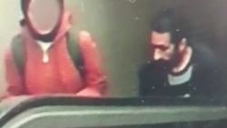 Başörtülü kızın arkasında mastürbasyon yapan sapık