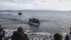 Mülteciler adalara ayak bastı