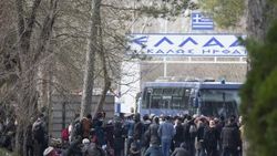 Çıkış yapan göçmenler geri giriş yapamıyor