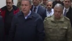 Bakan Akar'dan yaralı askerlere ziyaret
