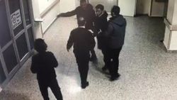 Sivas'ta hasta yakınları, güvenlik görevlilerini darbetti