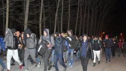 Türkiye Suriyeli mülteciler için sınır kapılarını açtı