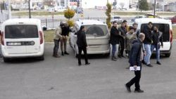Kendilerini polis olarak tanıtıp hırsızlık yapmaya çalıştılar