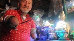 Kocaeli'de kollarını kaybeden adam ahşap maketler yapıyor