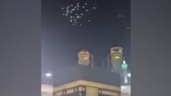 Kuşlar, boş kalan Kabe'yi tavaf etti