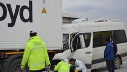 Konya'da minibüs ile tır çarpıştı: 1 ölü, 3 yaralı