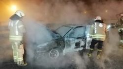 Pendik'te otomobil alev aldı