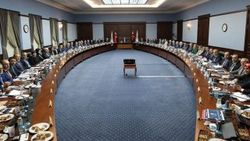 AK Parti'de MYK ve MKYK toplantıları ertelendi
