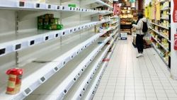 Paris'te korona endişesiyle market rafları boşaltıldı