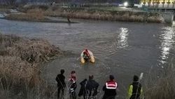 Çorum'da adacıkta mahsur kalanlar kurtarıldı