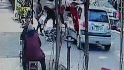 Manisa'da motosikletli gençlerin kazası