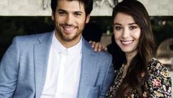 Özge Gürel'den Can Yaman'a destek