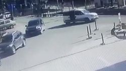 Gaziosmanpaşa'da sanığı kaçırıp polis memurunu darbettiler