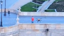 İspanya'da karantinaya uymayanlara drone'lu uyarı