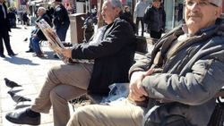 Oturma alanlarına akın eden yaşlılardan ilginç açıklamalar