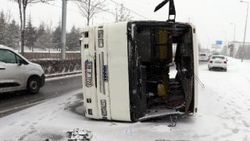 Kayseri'de işçi taşıyan midibüs devrildi: 21 yaralı