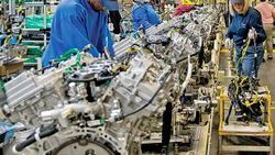 Toyota, Nissan ve Hyundai fabrikalarını kapattı