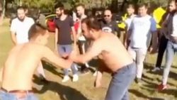 Arnavutköy'de bir grup genç güreş tuttu