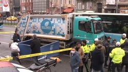 Beyoğlu'nda genç çöp arabasının altında kaldı