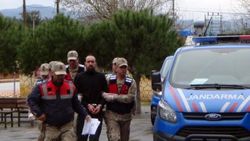 Kundakladığı evden kaçanları av tüfeğiyle vurdu
