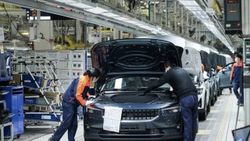 Volvo, Tesla'ya rakip olacak otomobilin üretimine Çin'de başladı