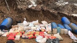 Bitlis'te teröristlere ait sığınaklar imha edildi