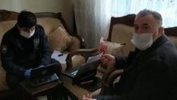 Emekli maaşını dolandırıcılara kaptırdı, eve polis geldi