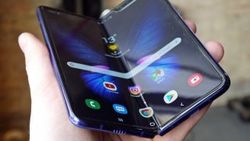 Samsung Galaxy Fold'a Android 10 güncellemesi geldi