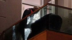 Antalya'da işitme engelli adam kendini eve kitledi