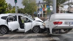Antalya'da sivil polis otosu ile araç çarpıştı: 3 yaralı