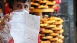 Simit satarak kazandığı 35 lirayı kampanyaya bağışladı