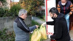Evlerin kapısında ekmek satışı başladı