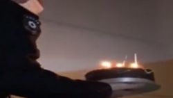 Polislerden 9 yaşındaki çocuğa doğum günü sürprizi